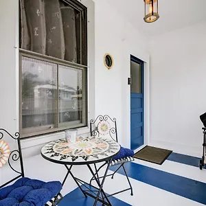  Holiday home New Whaler Inn- Nautical Magic Downtown